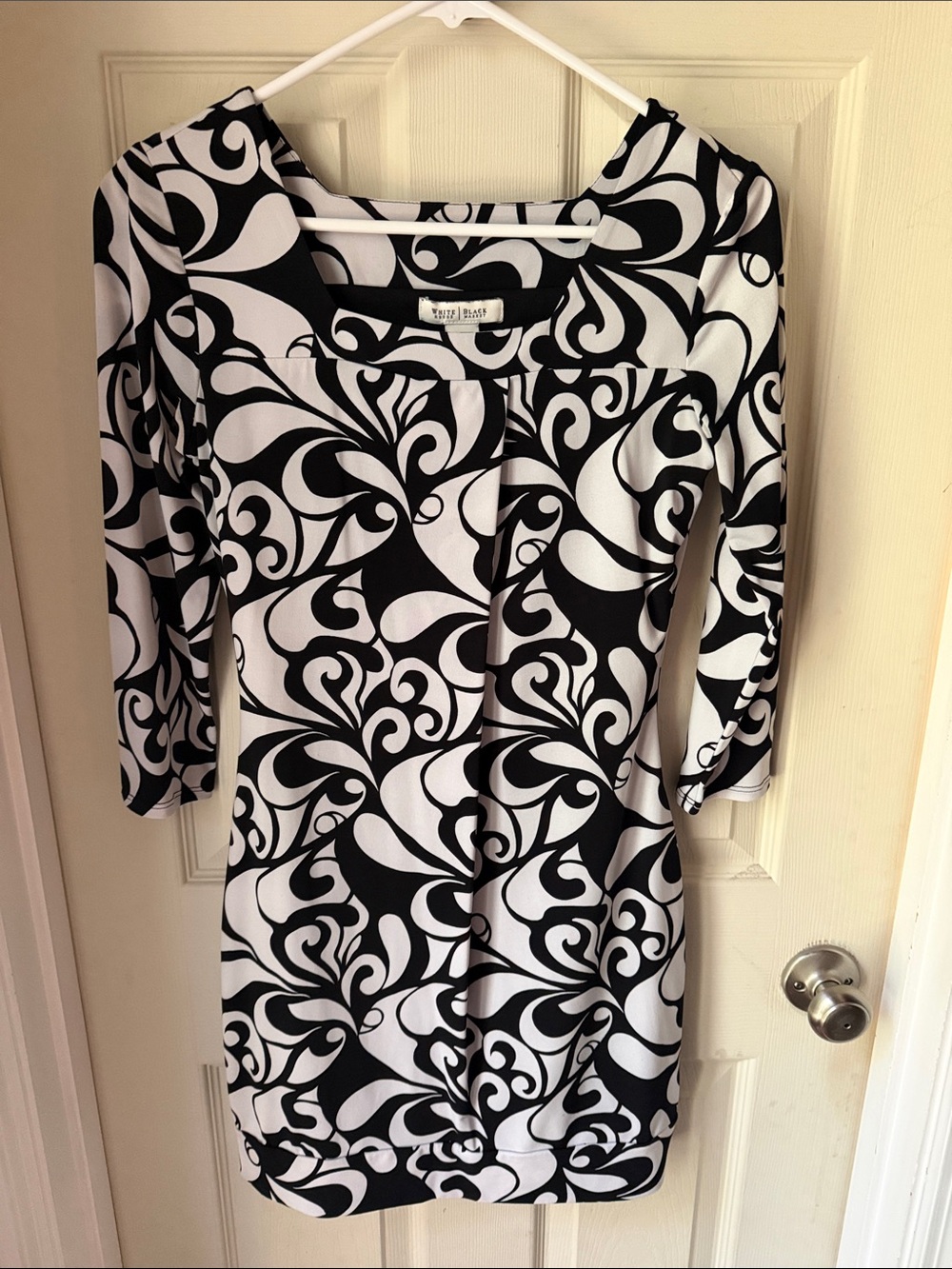 White House Black Market Black and White Swirl Print 3/4 Sleeve Dress